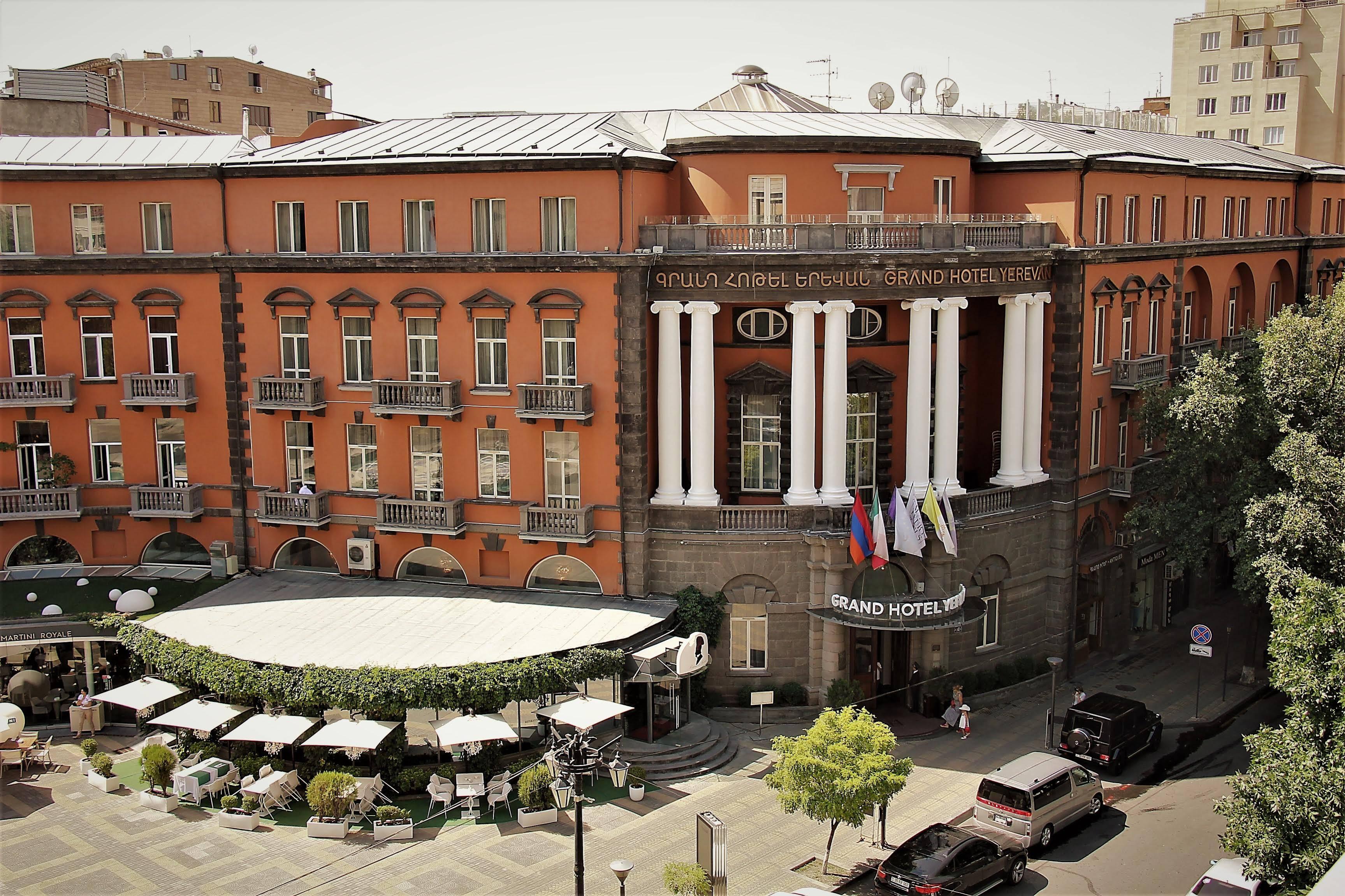Grand Hotel Yerevan - Small Luxury Hotels Of The World Exteriör bild