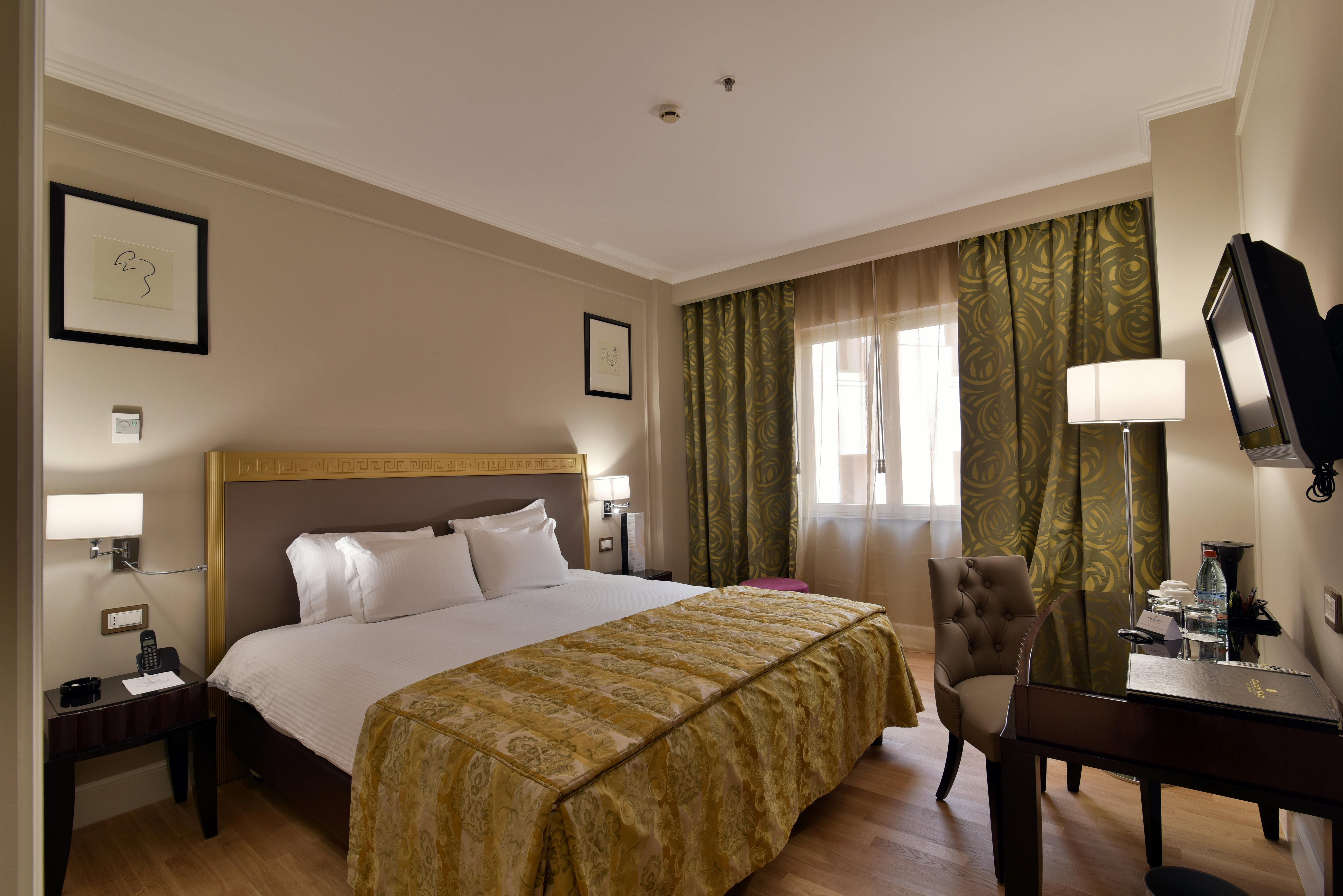 Grand Hotel Yerevan - Small Luxury Hotels Of The World Exteriör bild