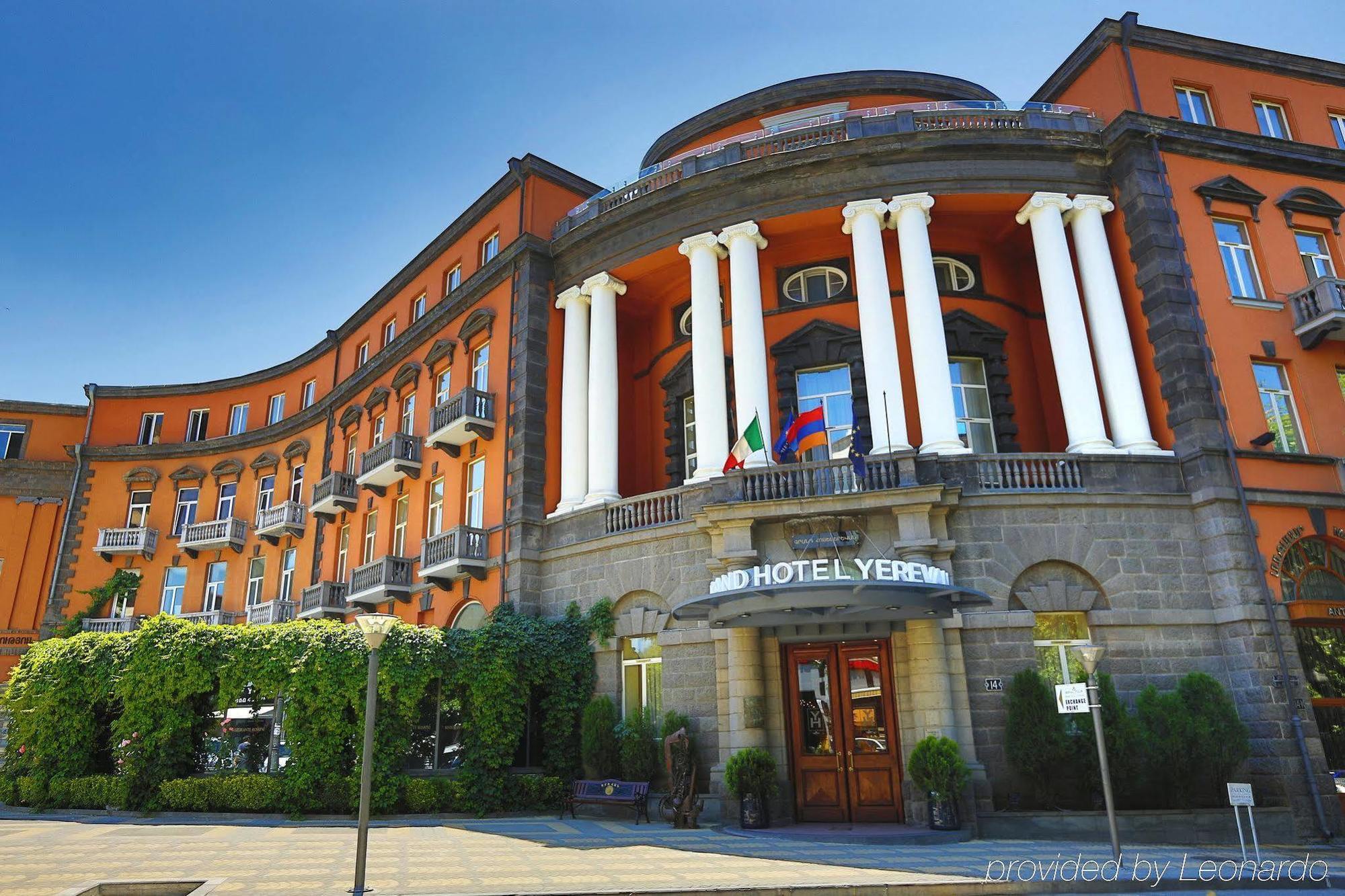 Grand Hotel Yerevan - Small Luxury Hotels Of The World Exteriör bild