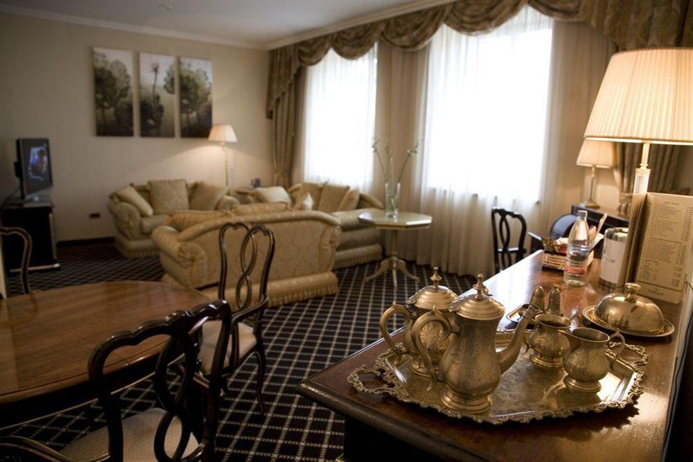 Grand Hotel Yerevan - Small Luxury Hotels Of The World Rum bild